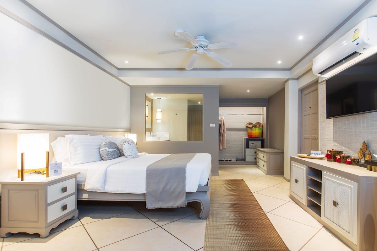 Literie de qualité, lit avec matelas Select Comfort, minibar