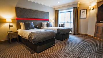 Standard Twin Room | 1 bedroom, desk, soundproofing, iron/ironing board