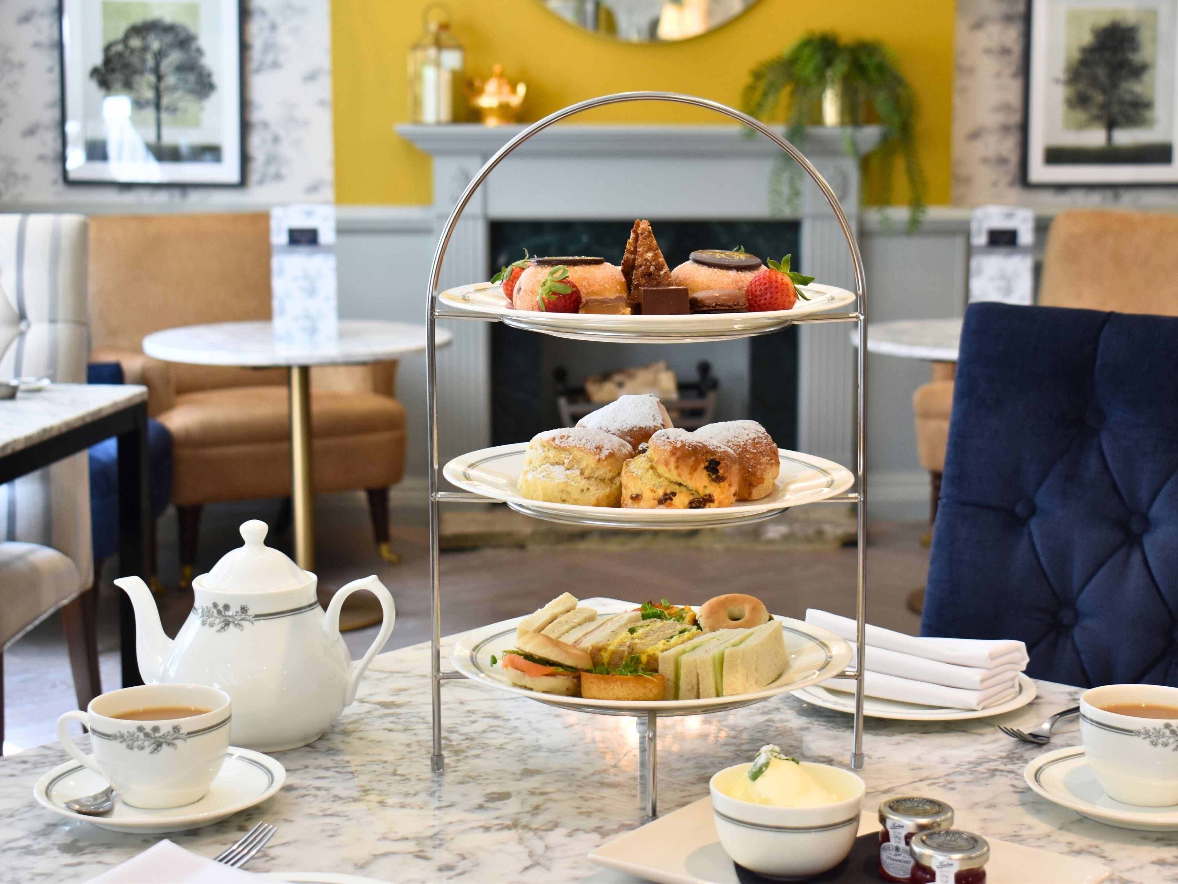 lunch and dinner served