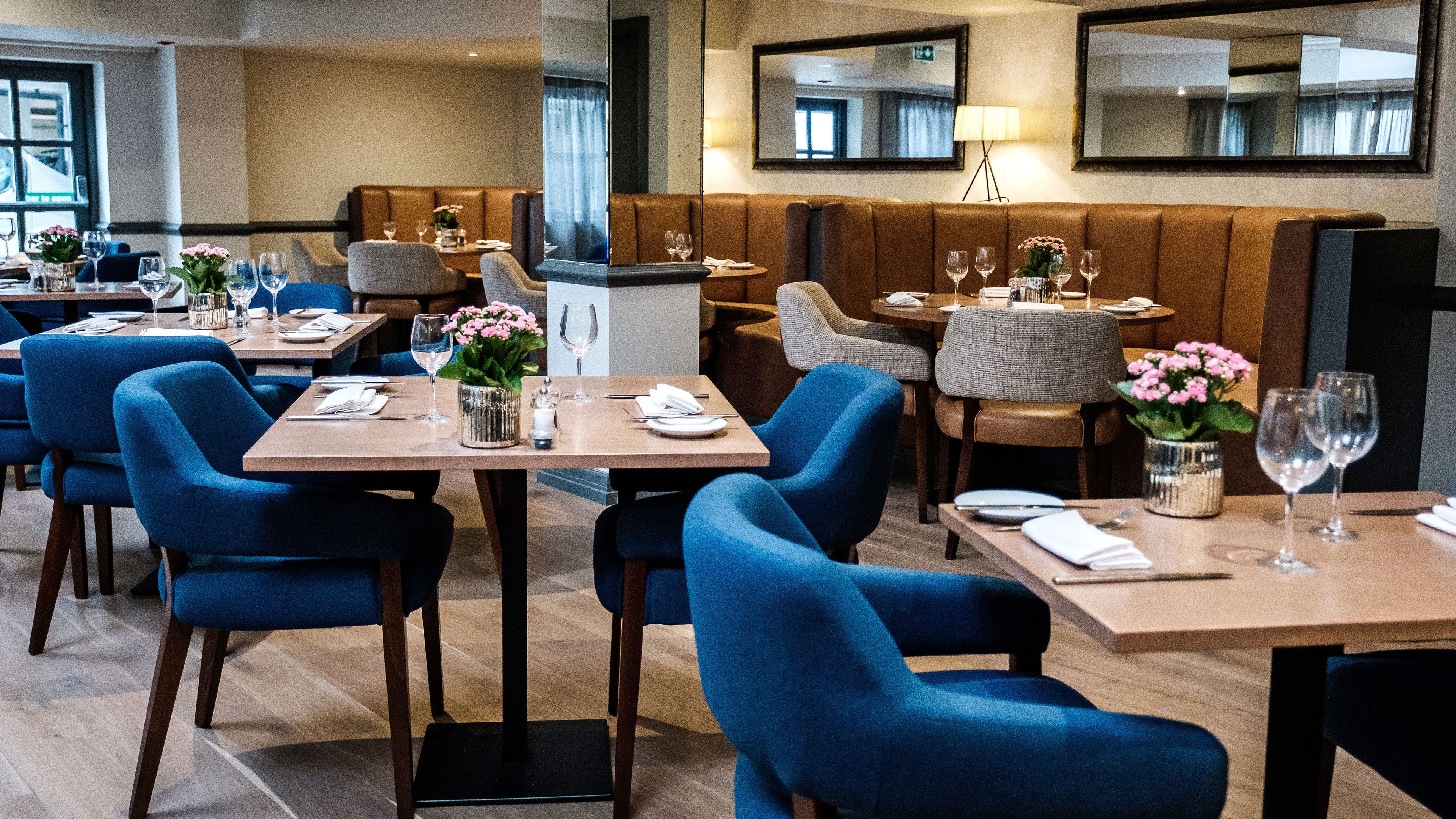 Daily cooked-to-order breakfast (GBP 19.95 per person)