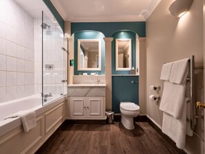 Premium Double Room | Bathroom | Combined shower/tub, free toiletries, hair dryer, towels - Villiers Hotel (Buckingham)