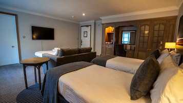 Familien-Doppel- oder -Zweibettzimmer | 1 Schlafzimmer, Schreibtisch, schallisolierte Zimmer