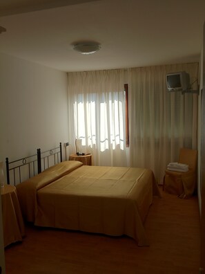 Caja de seguridad en la habitación, cunas gratuitas y camas extra 