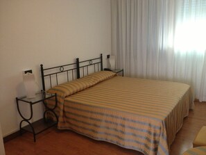 Caja de seguridad en la habitación, cunas gratuitas y camas extra 
