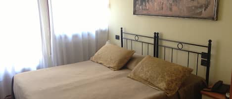 Coffres-forts dans les chambres, lits bébé (gratuits)