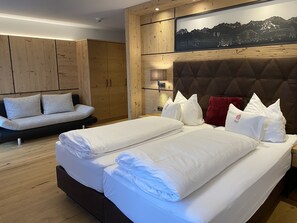 Junior Suite | 1 bedroom, hypo-allergenic bedding, in-room safe, blackout drapes - Hotel Tyrolis (Zirl)