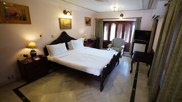 Deluxe Room | Minibar, in-room safe, individually furnished, desk