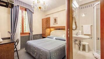 Chambre Classique Double ou avec lits jumeaux, salle de bains privée