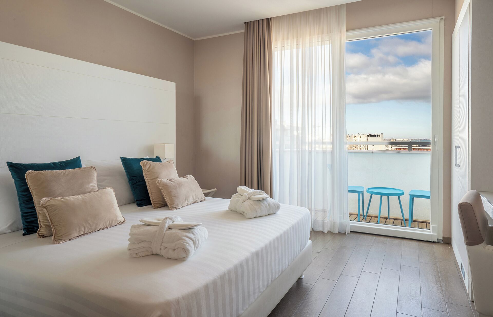 Minibar, in-room safe, desk, soundproofing