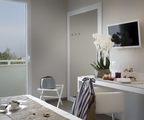 Minibar, coffres-forts dans les chambres, bureau, chambres insonorisées