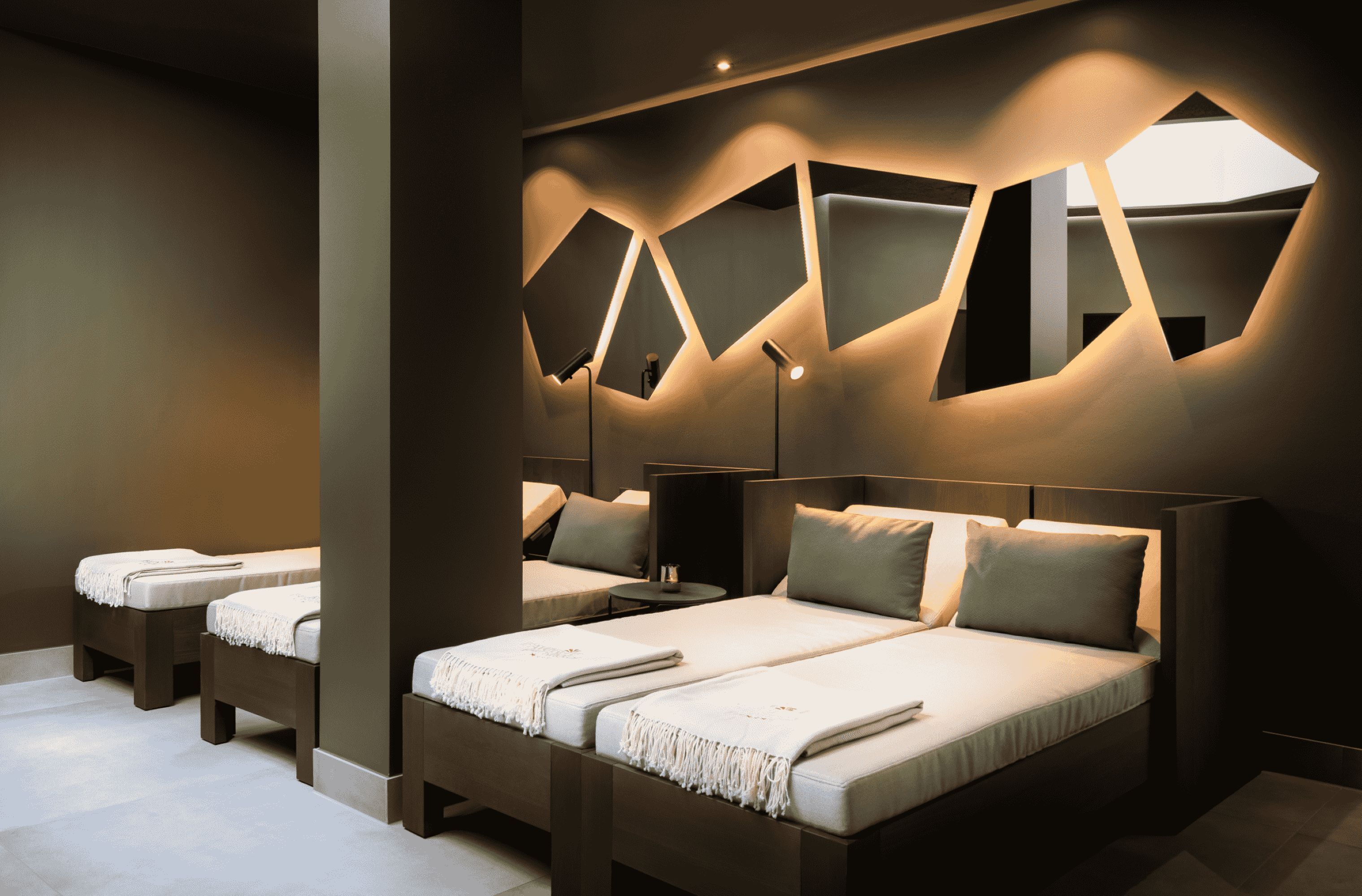 1 treatment room, massages