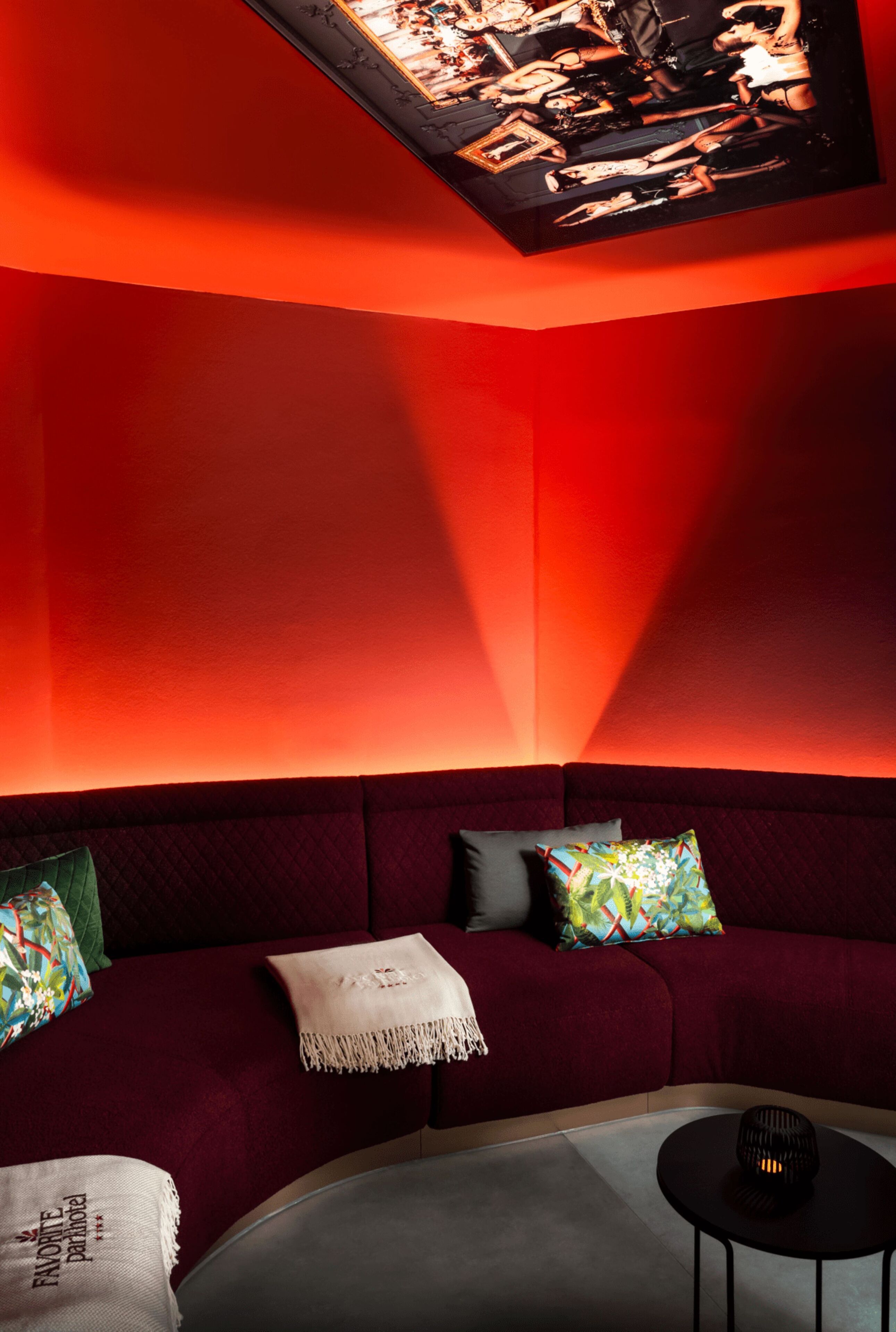 1 treatment room, massages