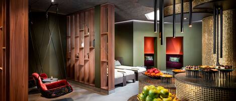 1 treatment room, massages