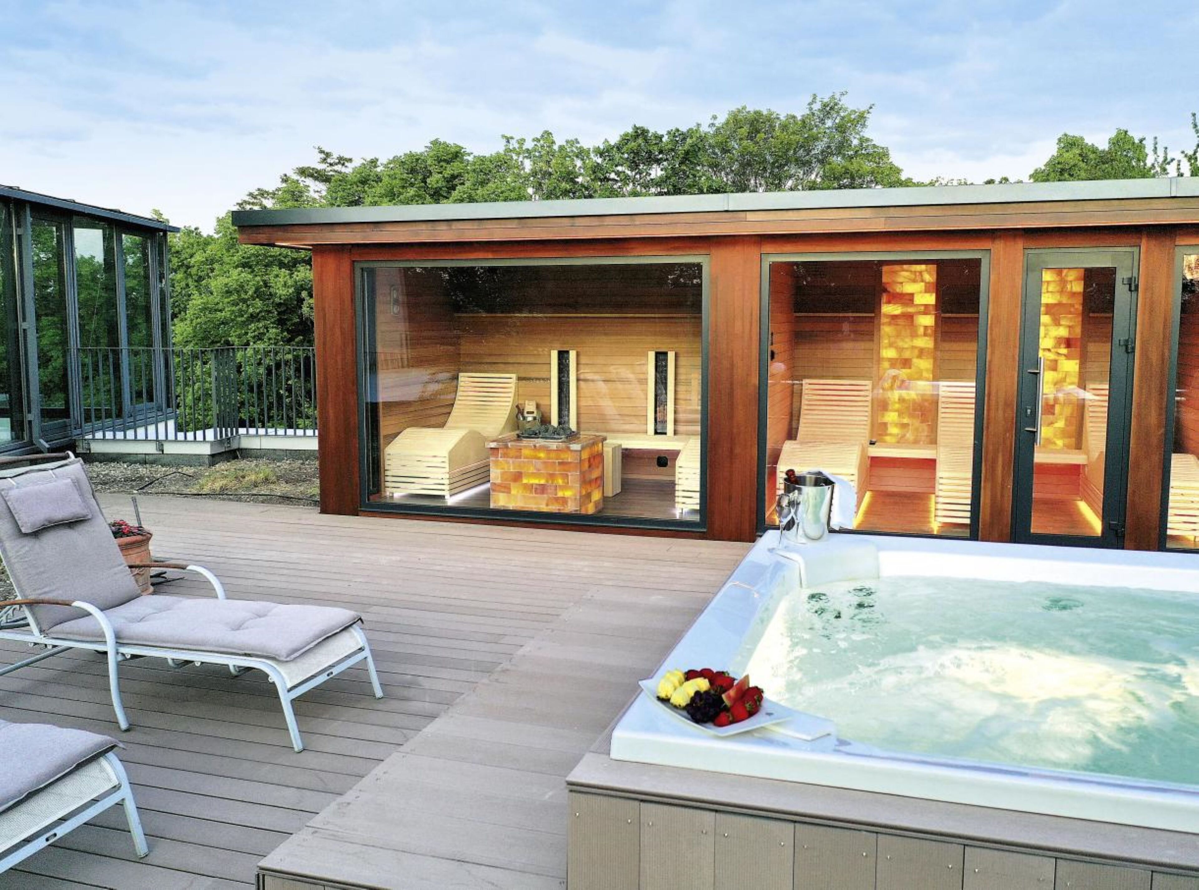 1 treatment room, massages