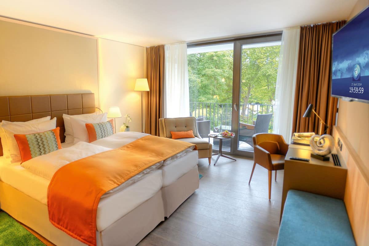 park studio plus | living area | tv