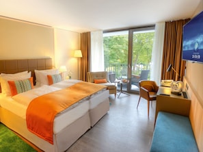 Park Studio Plus Doppelzimmer | Wohnbereich | Fernseher