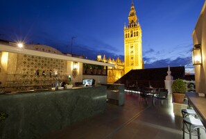 Bar (on property) - Hotel Doña Maria (Seville)