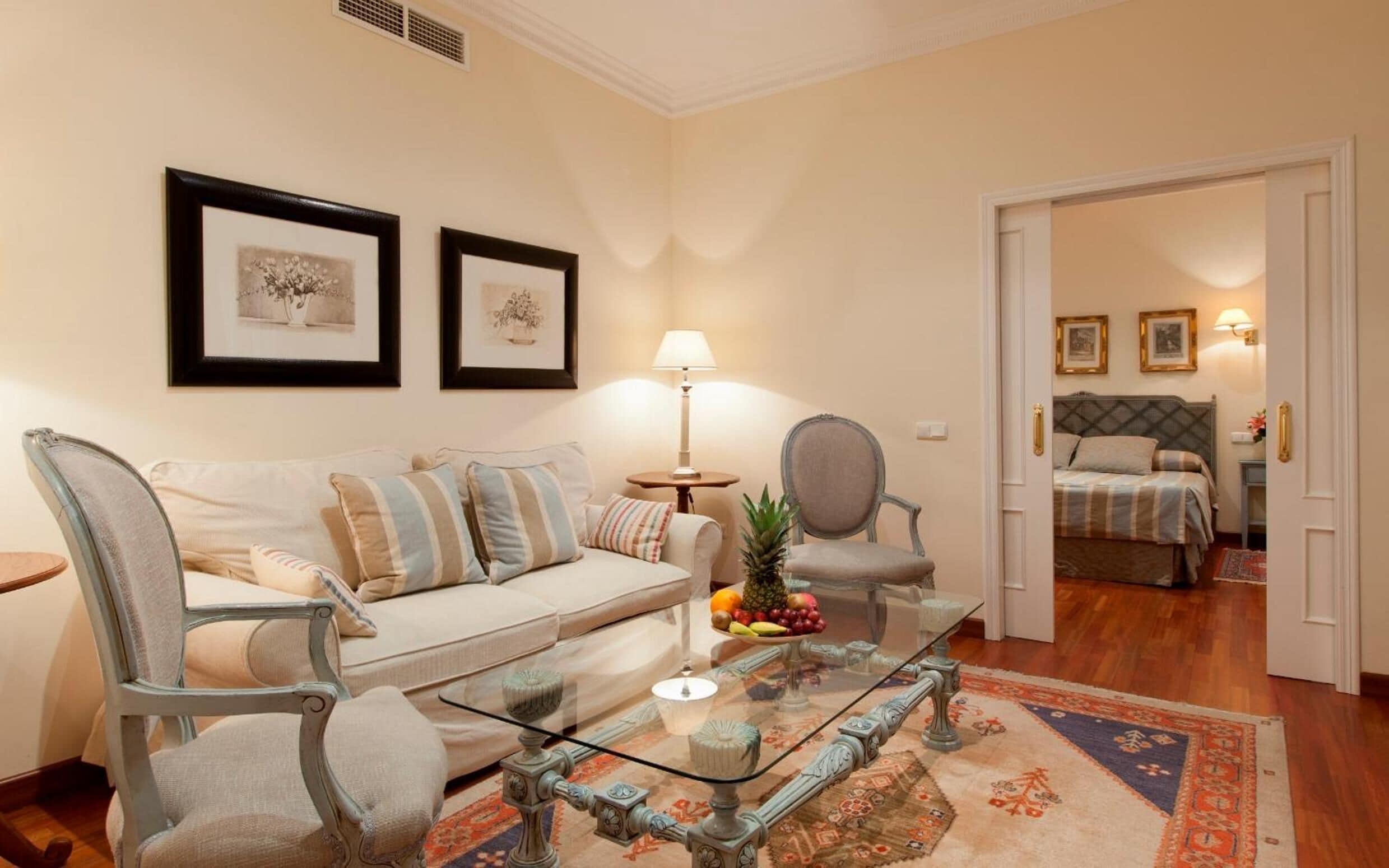 Habitación doble (Salon & Sofa Bed) | Sala de estar | Televisión 