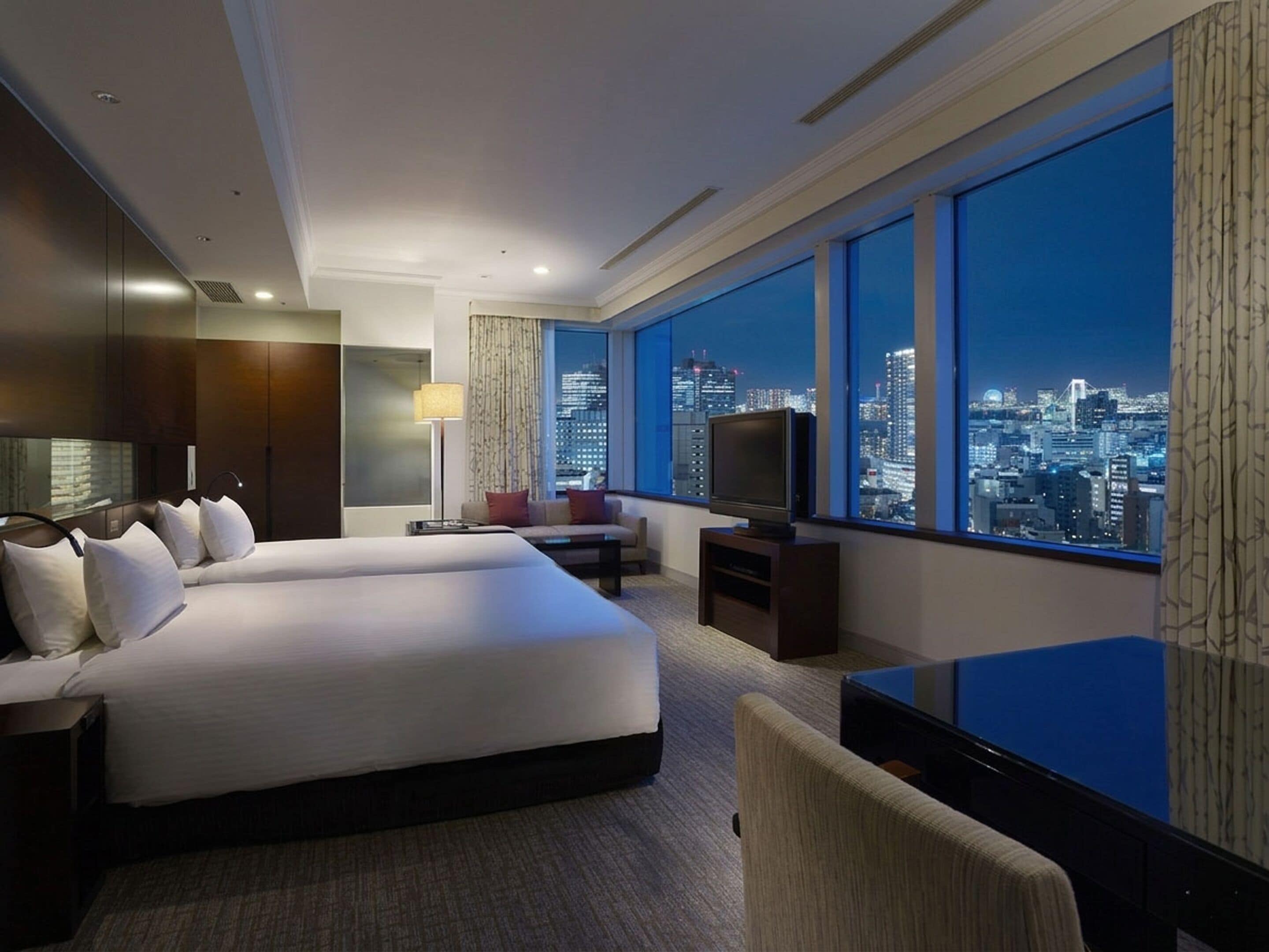 Executive , 2 beds Double, Corner room, Non Smoking | Premium bedding, minibar, in-room safe, desk