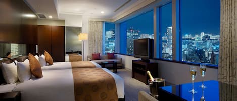 ห้องเอ็กเซกคิวทีฟทวิน, ปลอดบุหรี่, ห้องมุม (Executive, with Guest Lounge Access) | เครื่องนอนระดับพรีเมียม, มินิบาร์, ตู้นิรภัยในห้องพัก, โต๊ะทำงาน