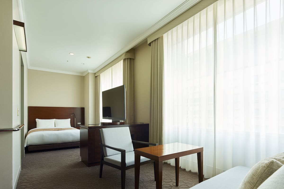 Premium bedding, minibar, in-room safe, desk