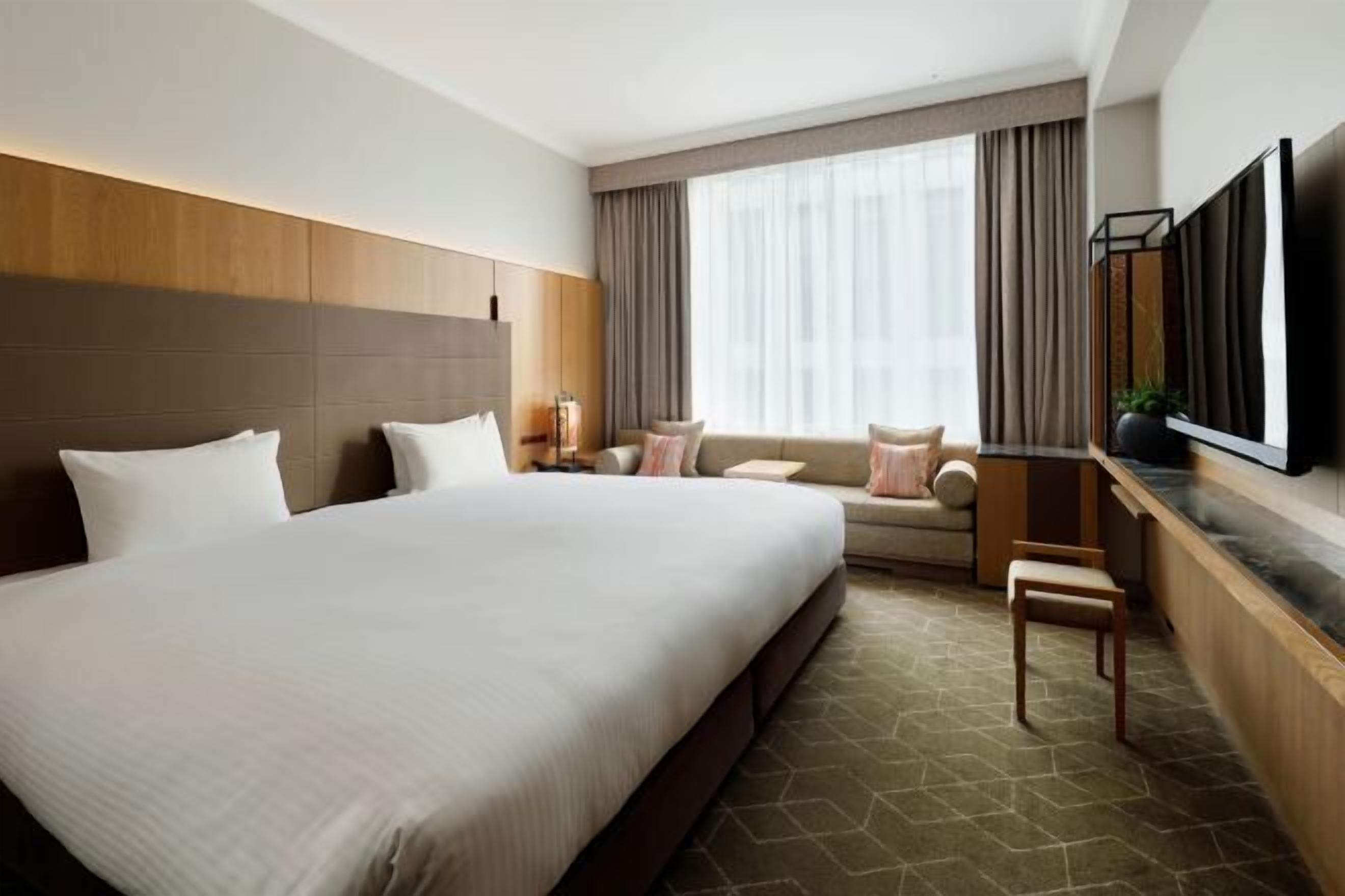 Ropa de cama de alta calidad, minibar, caja fuerte y escritorio