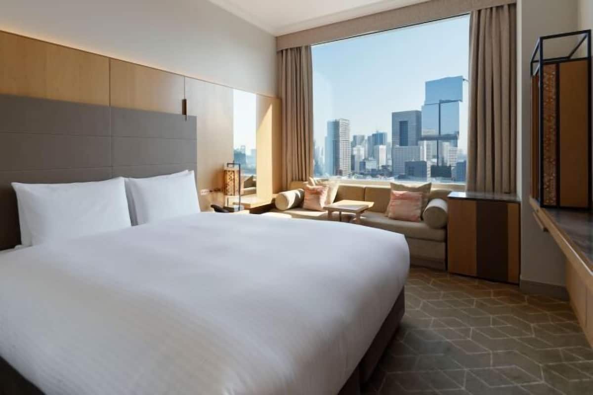 Premium bedding, minibar, in-room safe, desk