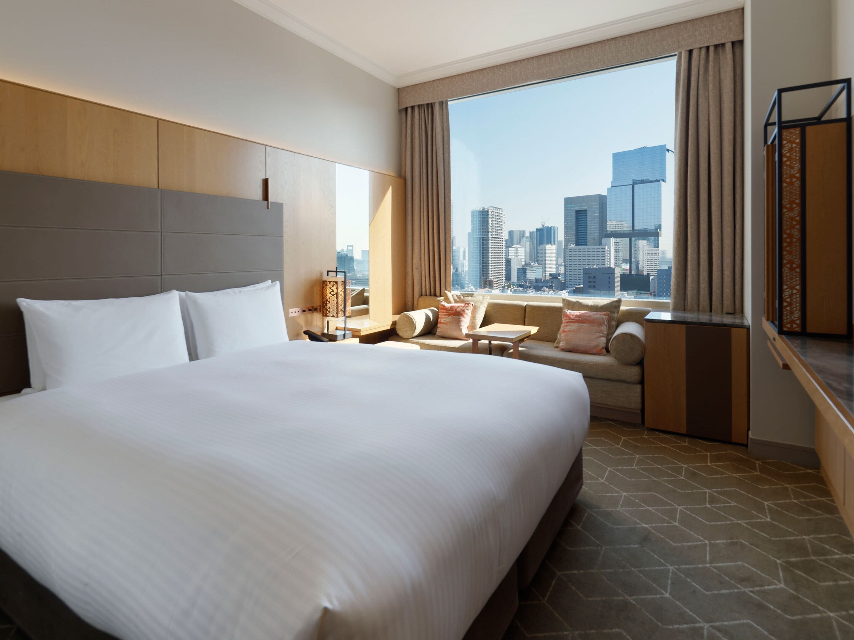 Superior , 1 bed Queen, Non Smoking | Premium bedding, minibar, in-room safe, desk
