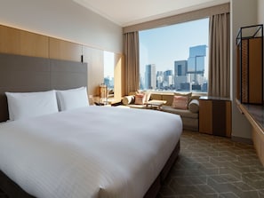Superior kamer, 1 queensize bed, niet-roken | Luxe beddengoed, een minibar, een kluis op de kamer, een bureau