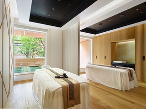 Couples treatment room(s), body treatments, facials