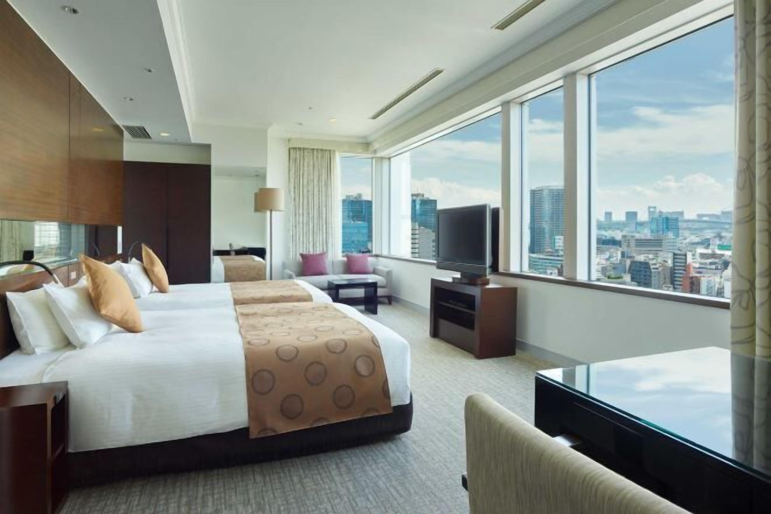 Ropa de cama de alta calidad, minibar, caja fuerte y escritorio