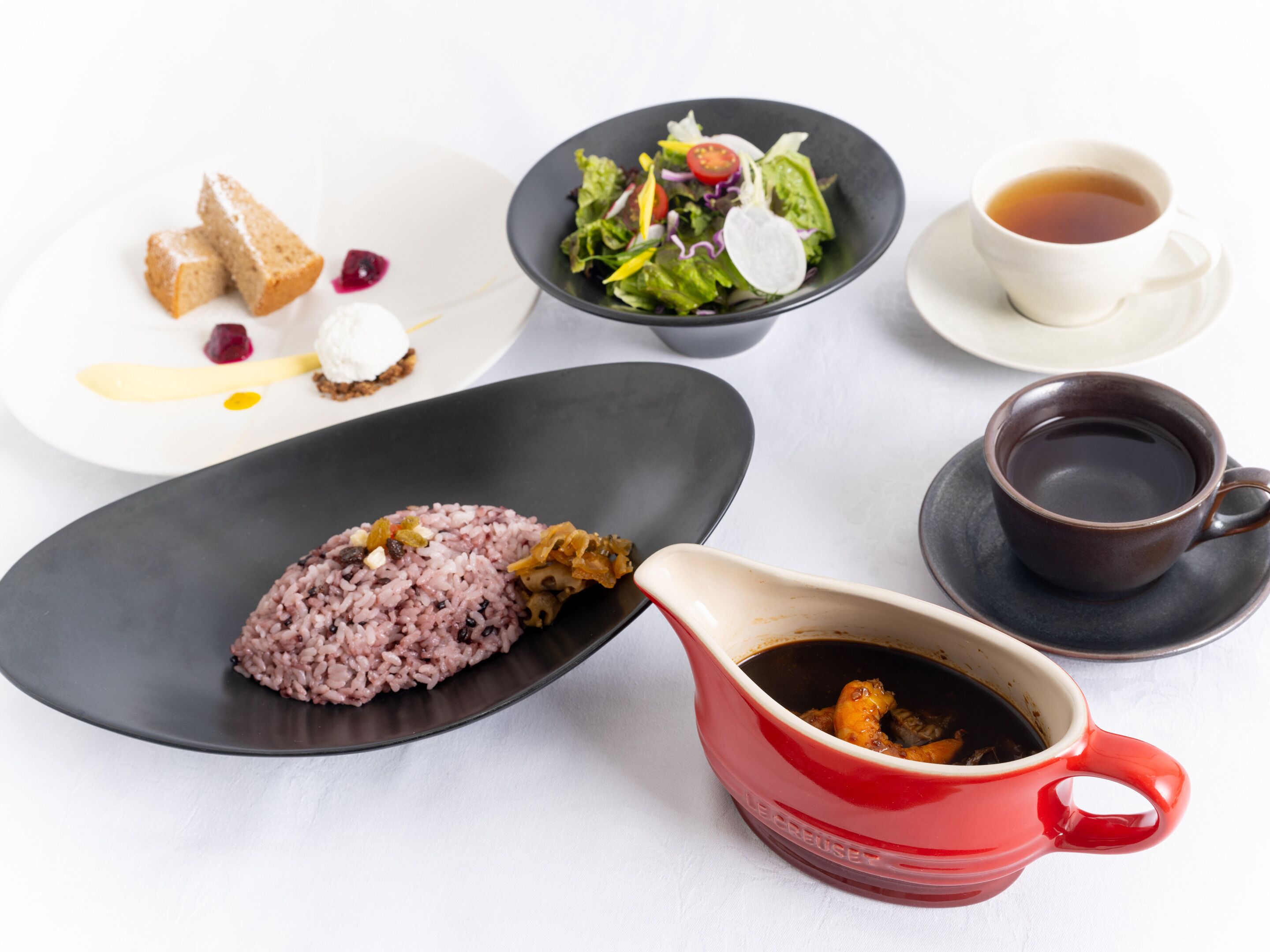 Breakfast and dinner served