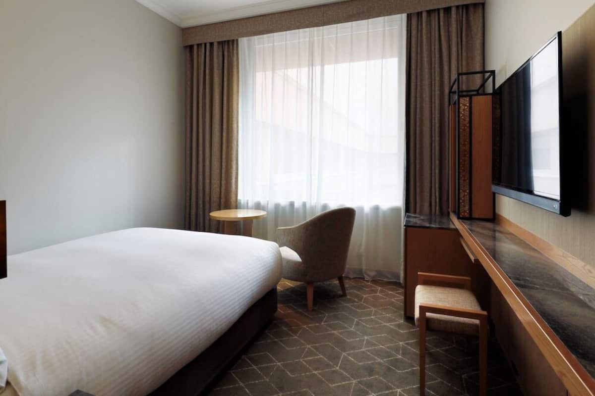 Premium bedding, minibar, in-room safe, desk