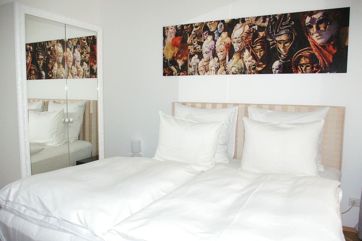 1 slaapkamer, luxe beddengoed, een minibar, een kluis op de kamer