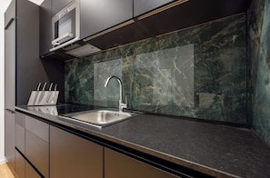 Classic Suite | Private kitchen | Electric kettle - The Suite Hotel Garden (Frankfurt)