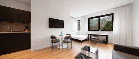 City Suite | 1 bedroom, minibar, in-room safe, individually decorated