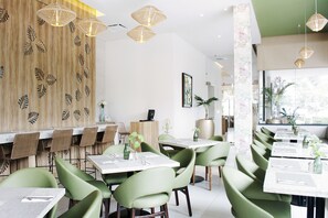 Breakfast, lunch, dinner served; local and international cuisine 