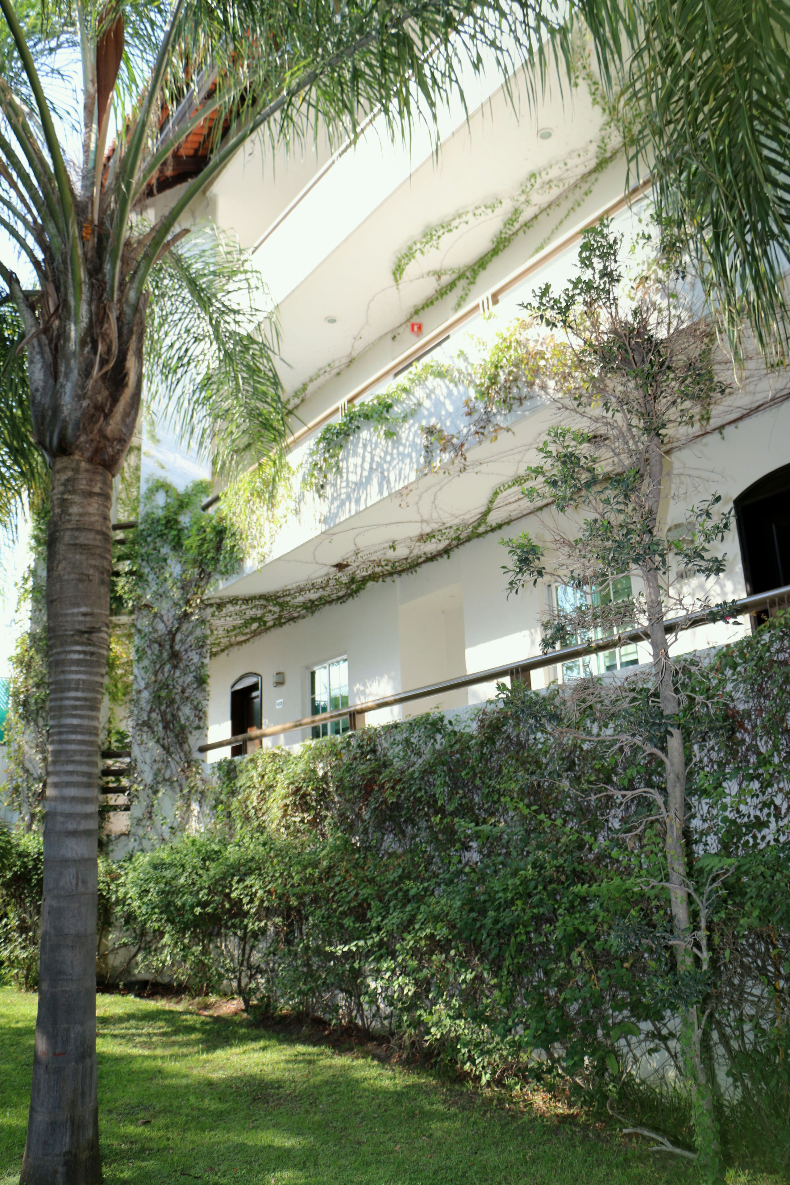 32-inch flat-screen tv with cable channels, tv