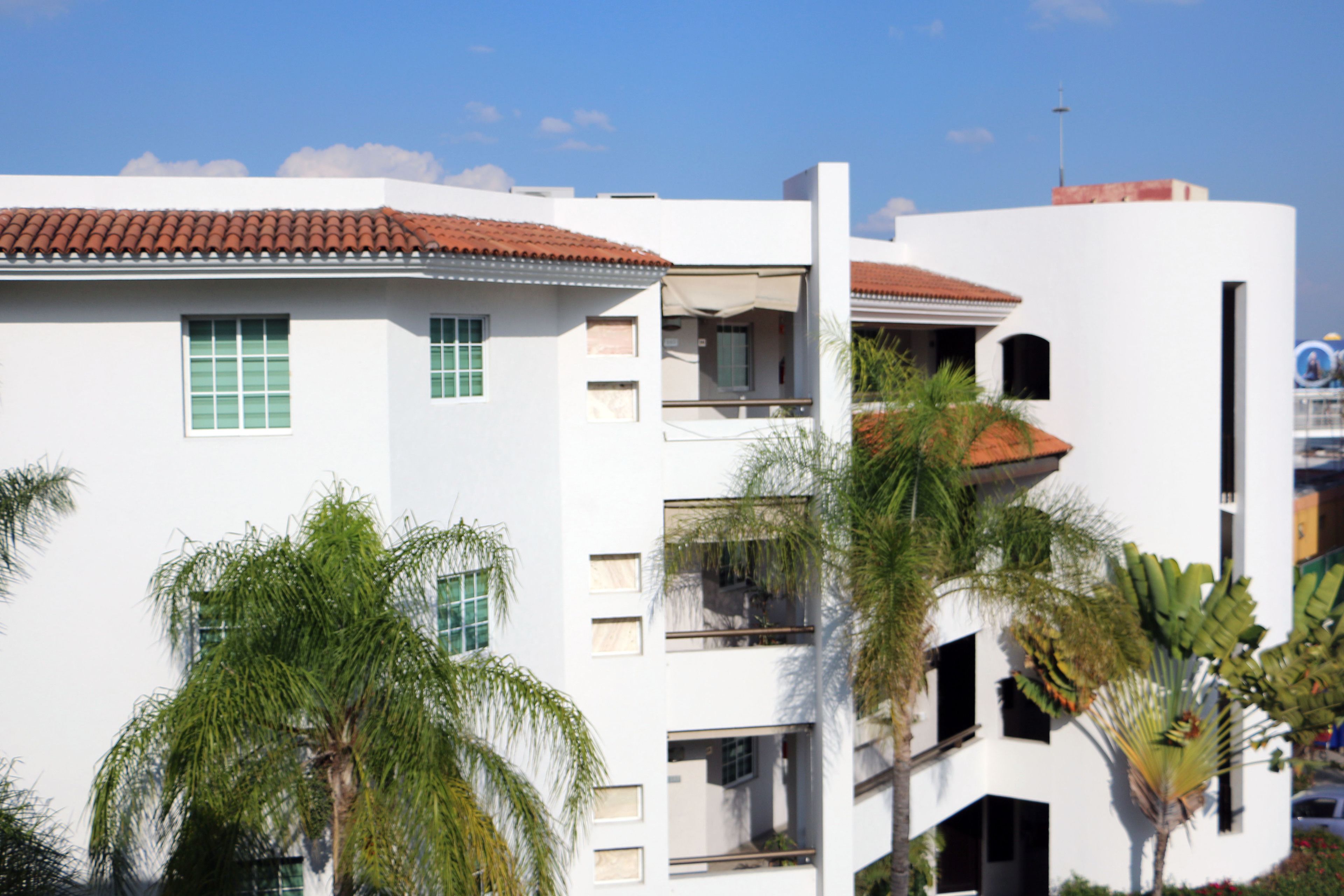 Vista frontal de la propiedad