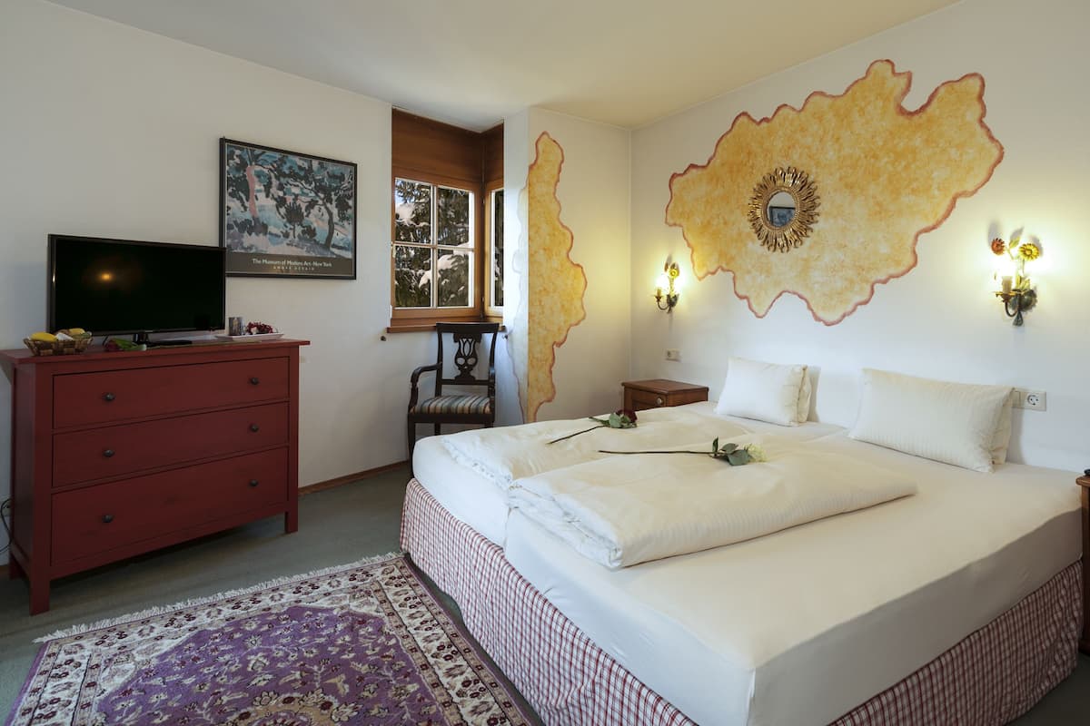 Family Room, Balcony, Mountain View | In-room safe, desk, free WiFi