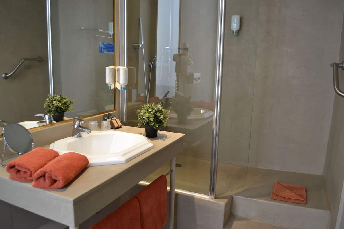 Family Oda, Sigara İçilmez | Banyo | Ücretsiz banyo/kozmetik ürünleri, saç kurutma makinesi, havlu