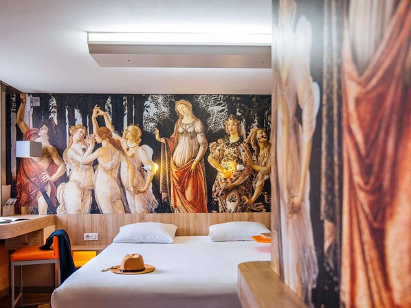 In-room safe, desk, laptop workspace, blackout drapes - ibis Styles Lille Marcq en Baroeul (Marcq-en-Baroeul)