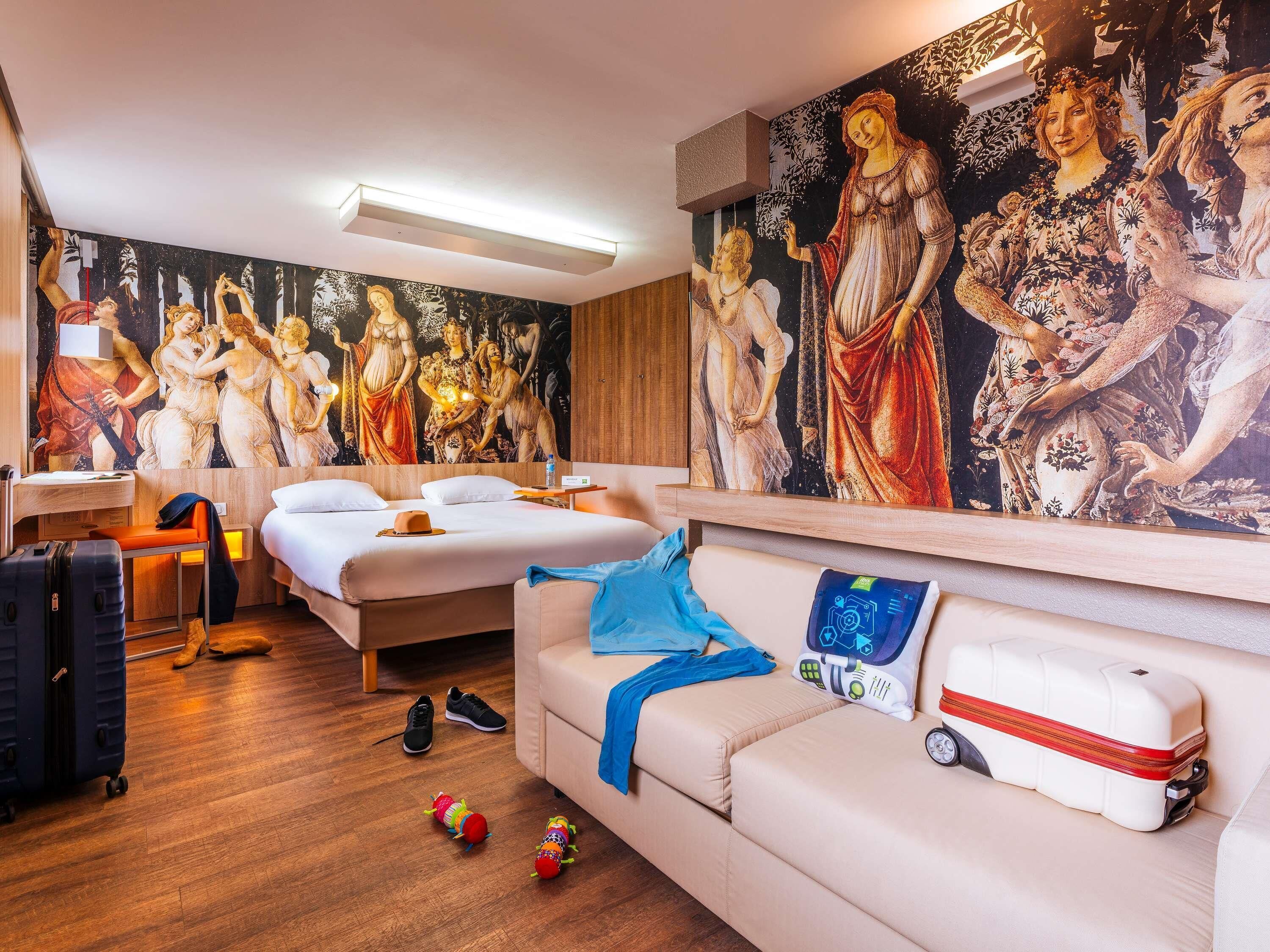 Zimmersafe, Schreibtisch, laptopgeeigneter Arbeitsplatz