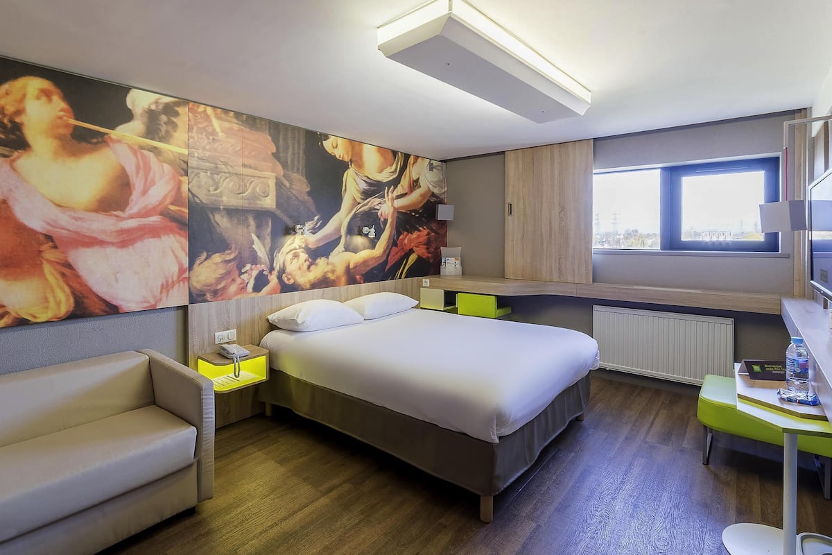 Standard Suite, 1 Double Bed with Sofa bed | In-room safe, desk, laptop workspace, blackout curtains