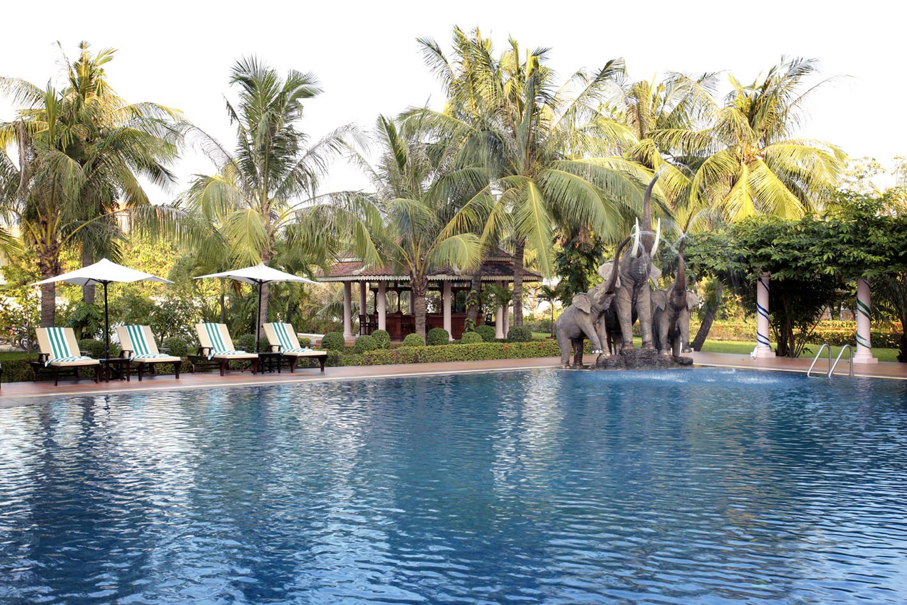outdoor pool, pool umbrellas