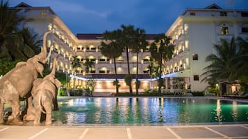 Hồ bơi ngoài trời, dù/ô trên bãi biển/hồ bơi