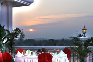 2 restaurants servant le déjeuner