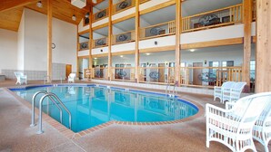 Indoor pool - Norfolk Lodge & Suites, an Ascend Collection Hotel (Norfolk)