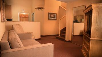 Suite - flere senge - ikke-ryger | Skrivebord, arbejdsområde til bærbare computere, mørklægningsgardiner