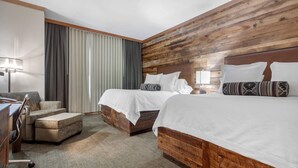 A hotel room with two beds, a desk, and a chair. - Norfolk Lodge & Suites, an Ascend Collection Hotel (Norfolk)